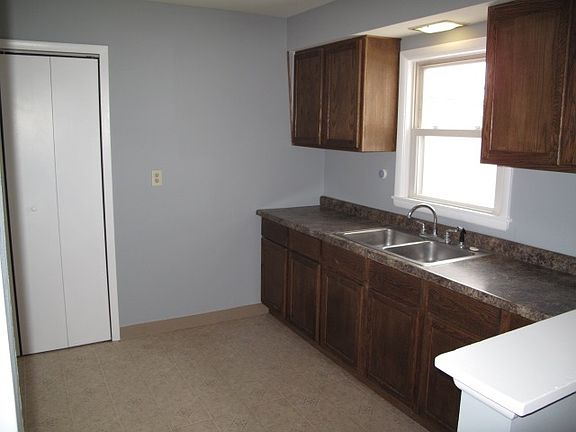 4th image of 2919 18th Ave