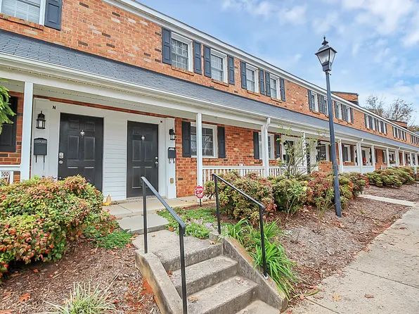 1348 Green Oaks Ln, Charlotte, NC 28205