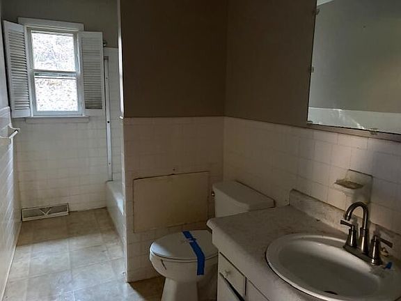 5th image of 195 Woodland Est