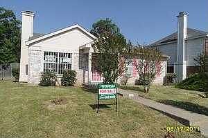 1st image of 1032 Brae Loch Dr