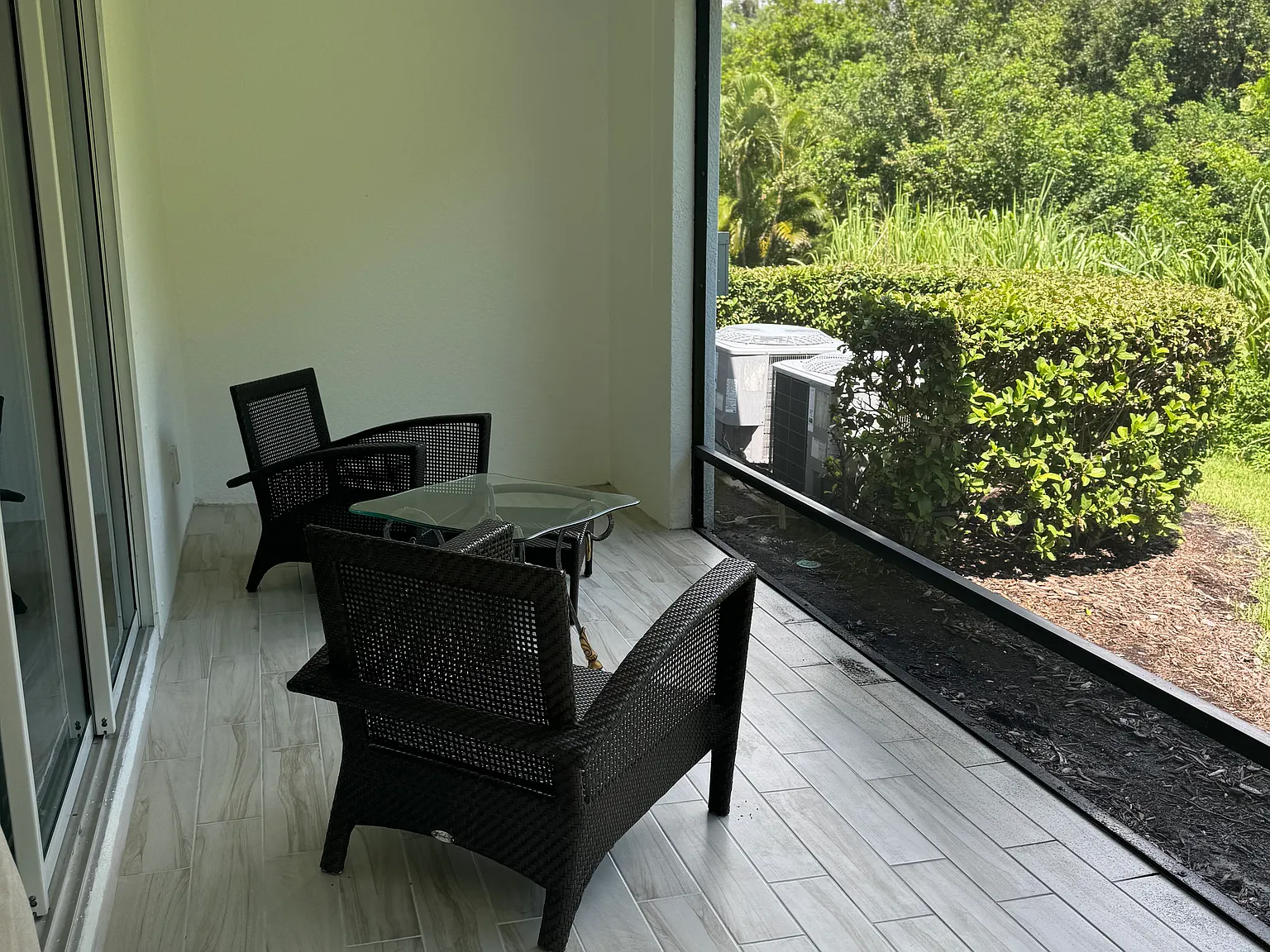 3 bed, 2.5 bath, 1567 sqft, $2,490 — Photo 3