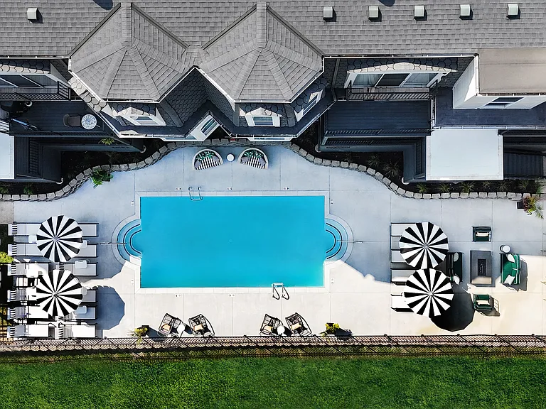 Pool & Courtyard