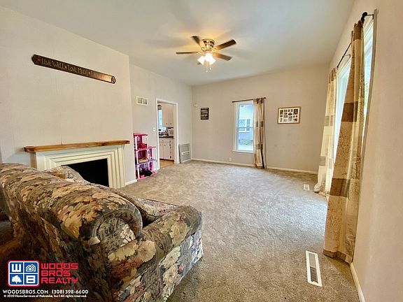 5th image of 410 Sioux Ave