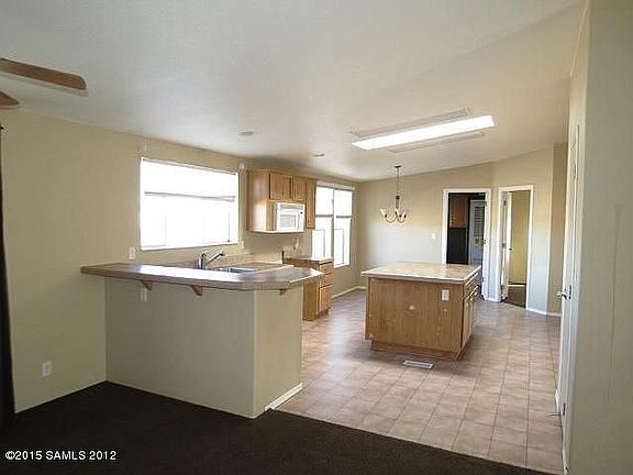 Breakfast nook. Double size island