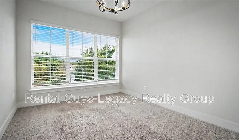 409 Crestview Dr — Photo 19