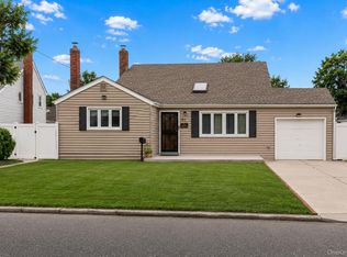 92 W 21st Street, Deer Park, NY 11729
