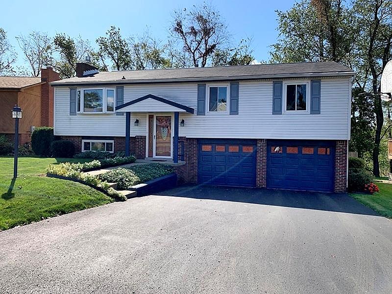 1st image of 10 Koomatuck Dr