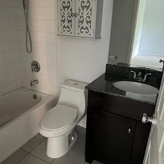 1943 Greenpoint Dr #302 — Photo 10