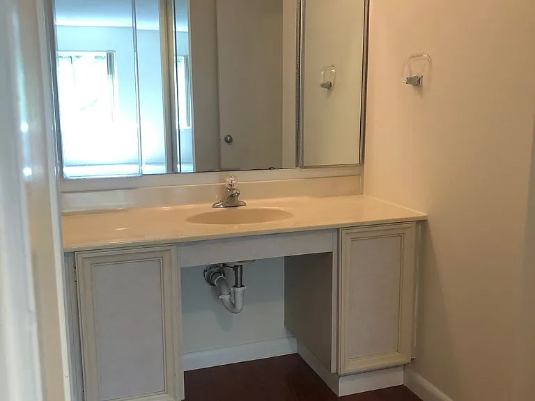 8370 Greensboro Dr #225 — Photo 3