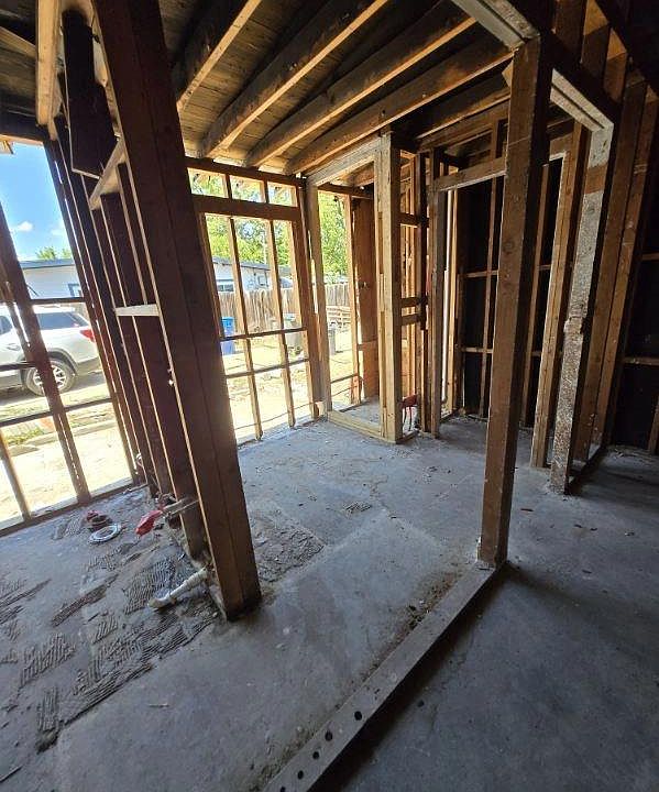 1st image of 2427 Clara Ln
