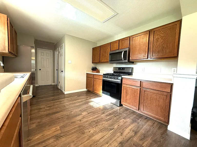 202 Paige Bnd — Photo 6