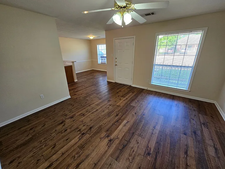 1704 Rock Hollow Loop — Photo 6