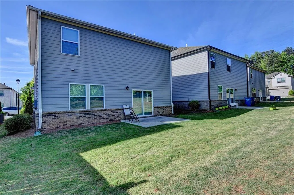 4 bed, 2.5 bath, 1841 sqft, $2,300 — Photo 3