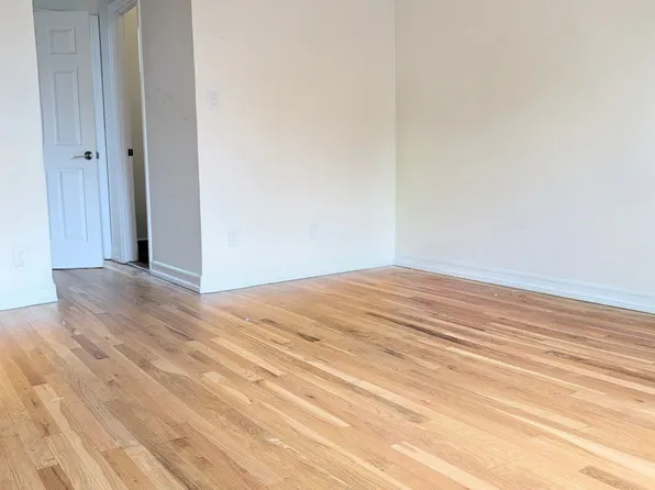 441 West 50th Street image 11 of 16