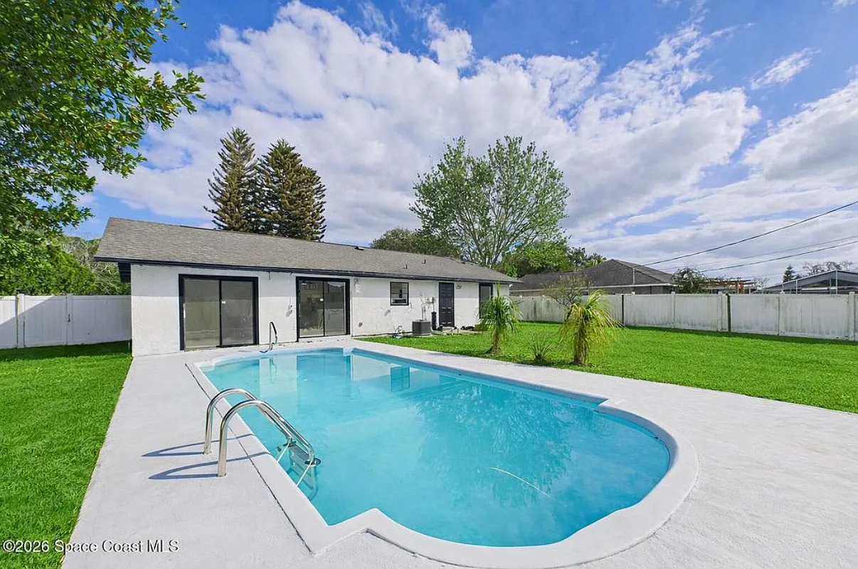 4 bed, 1668 sqft, $2,900 — Photo 2