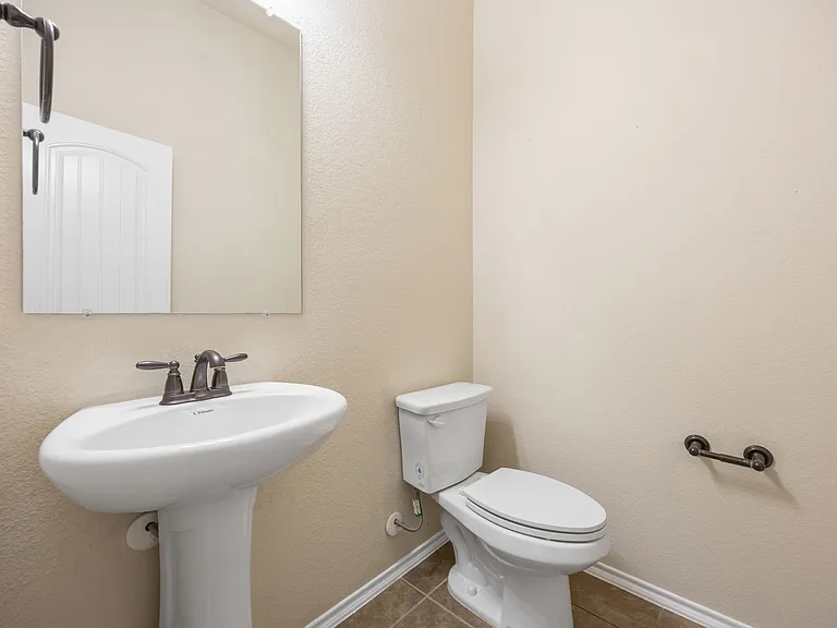1445 Bateman Ln — Photo 26