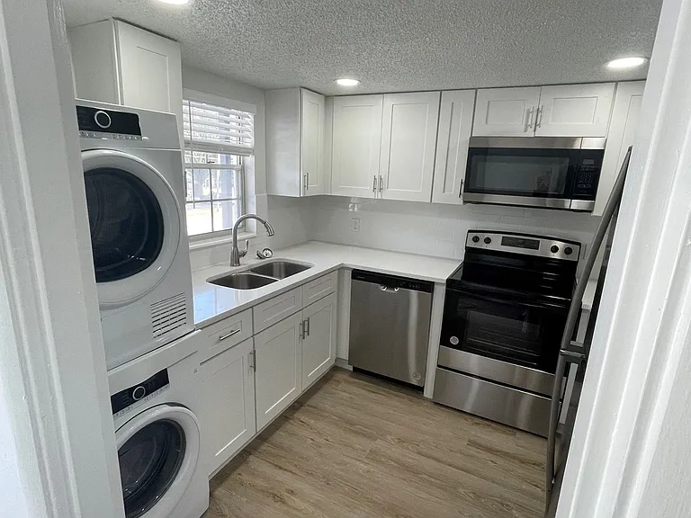 Forest Edge Apartments — Photo 10