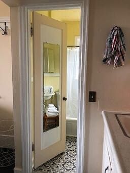 5th image of 503 Puget St NE #Top