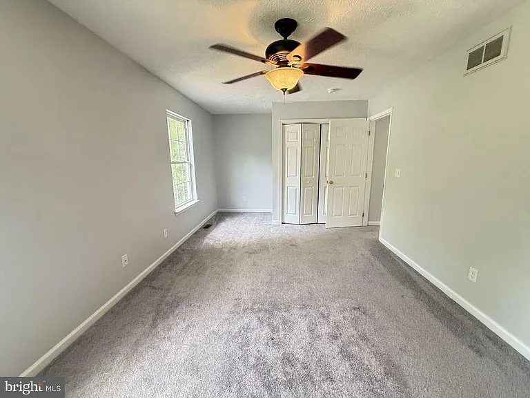301 Sutton Ct — Photo 10