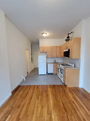 Rented by Avenues Real Estate | media 17