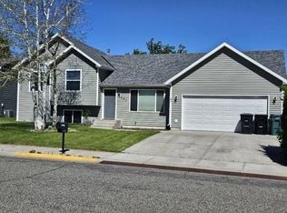 1721 Country Manor Blvd, Billings, MT 59102