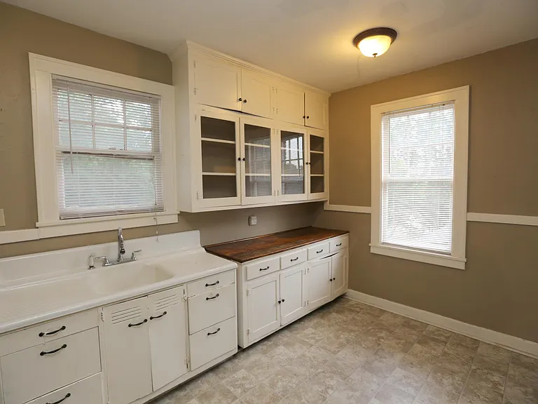301 Thayer St #B — Photo 6