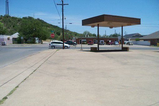 2nd image of 1300 SE 1st St