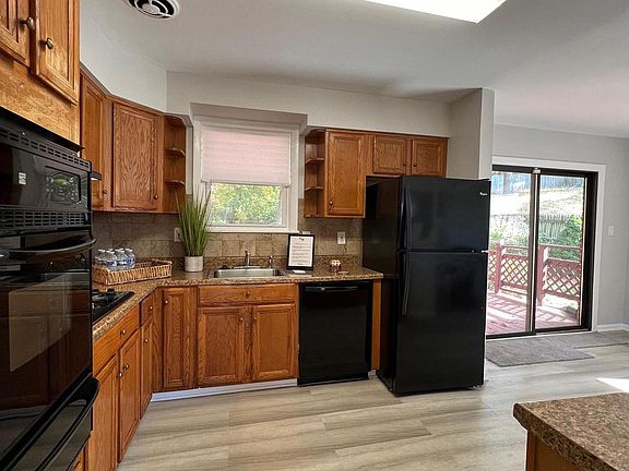 3rd image of 9104 Pinehurst Dr