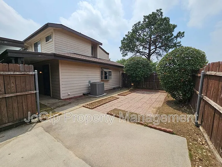 601 Harvest Hill St — Photo 29