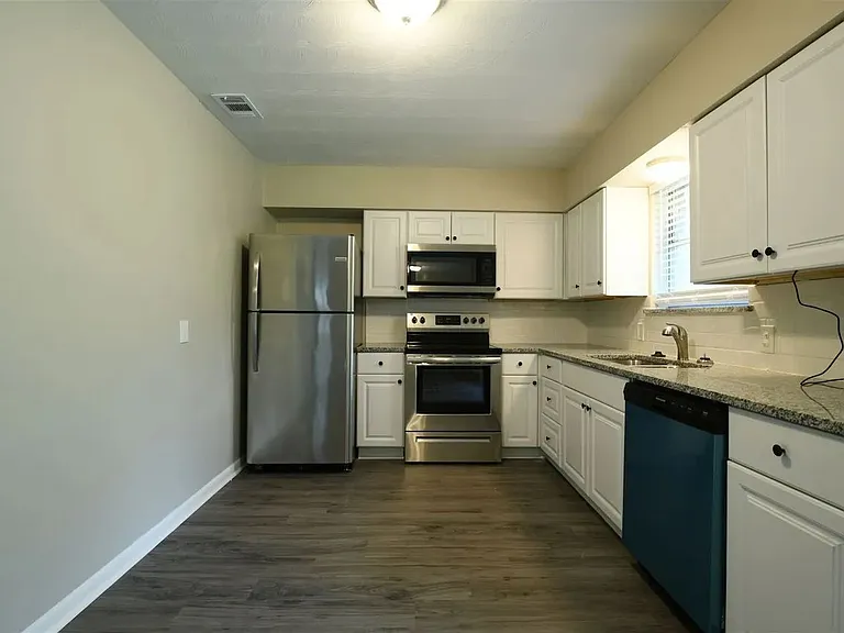 1607 Anthony St — Photo 23