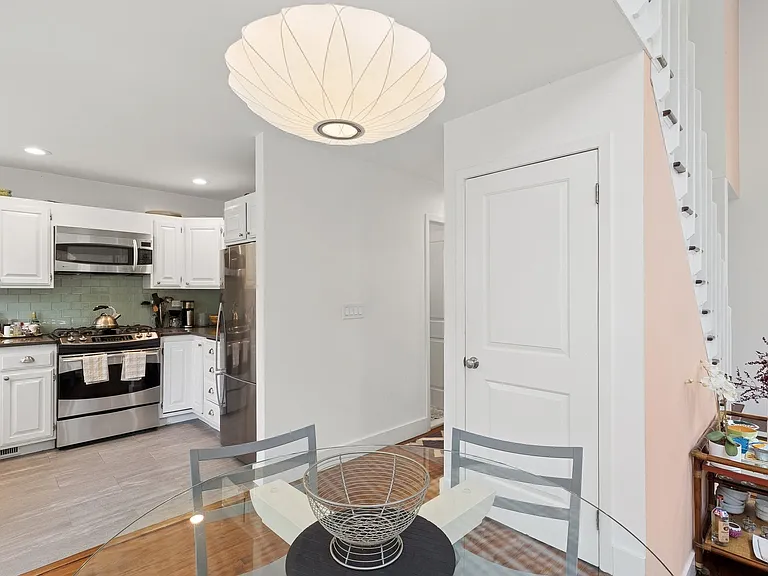 31 Montauk Ave — Photo 10