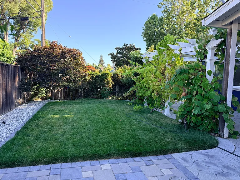 1394 Niagara Dr — Photo 11