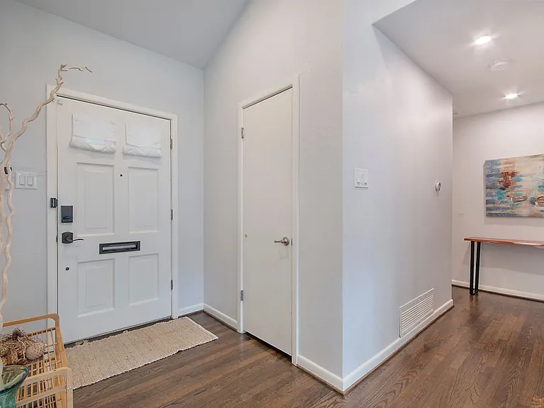 1200 Barker St — Photo 2