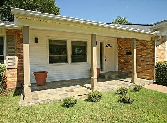 2nd image of 3815 Crest Cove Cir