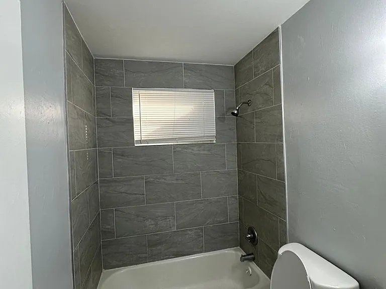 2002 Palafox St — Photo 15