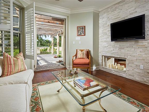 4th image of 4021 Gulf Shore Blvd N APT V18