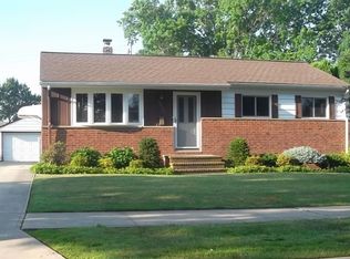 30018 Vineyard Rd, Willowick, OH 44095