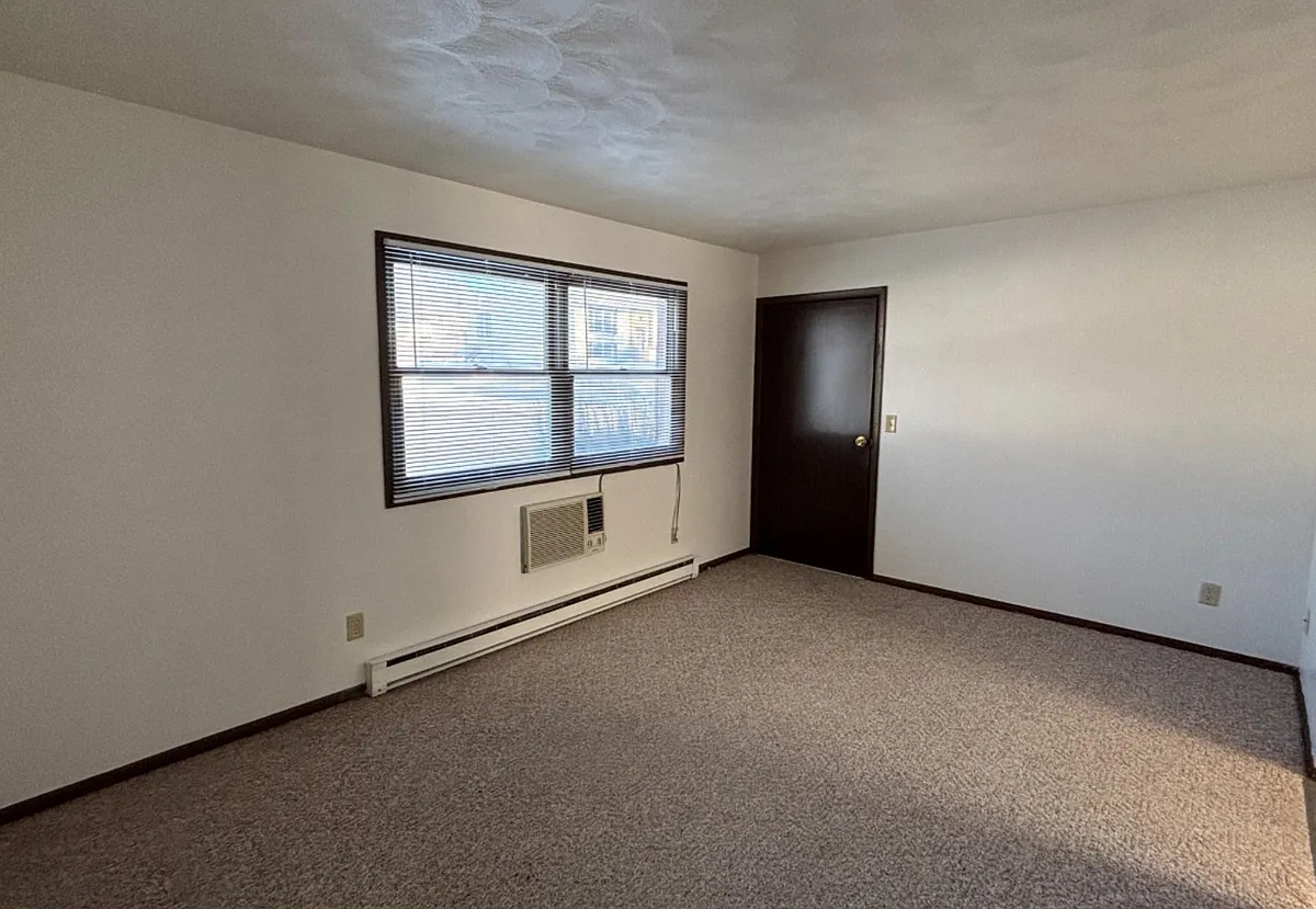 Building Photo - 3660 Hillcrest Rd #2
