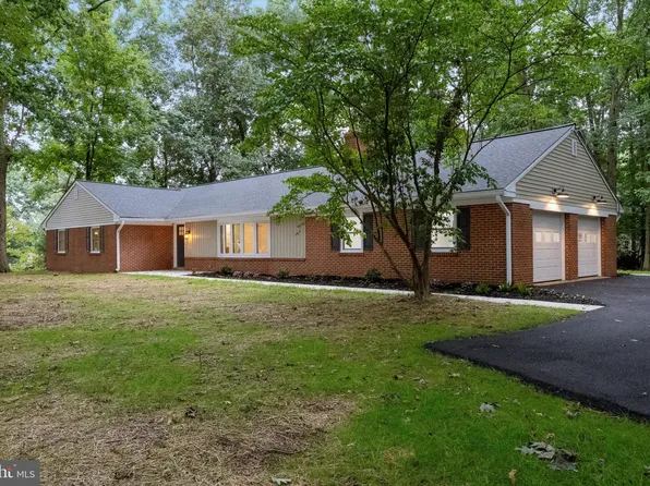 392 Oak Dr, Harleysville, PA 19438