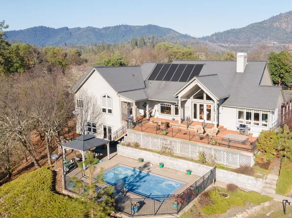 301 Diamond Way, Grants Pass, OR 97526