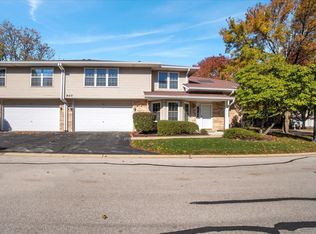 920 Elderberry Cir Unit 104, Naperville, IL 60563