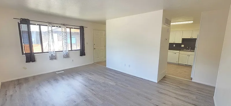 445 E 800 N
