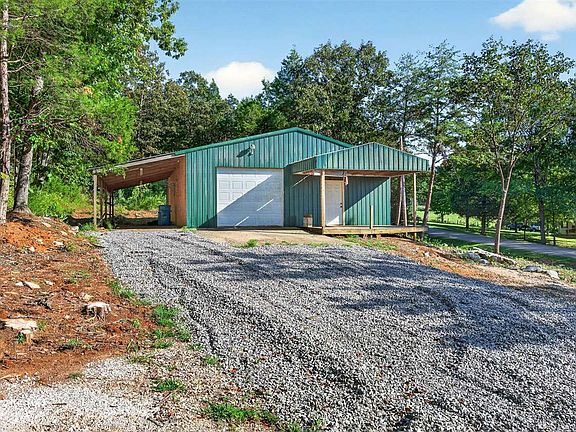 4th image of 2210 Garrett Hollow Rd