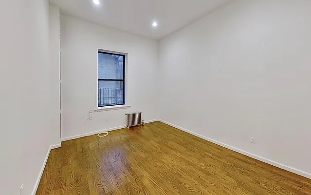 Rented by Reyes & Elsamad Real Estate Group | media 5