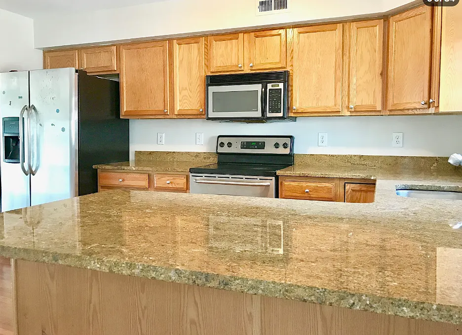 2 bed, 1728 sqft, $2,200 — Photo 2