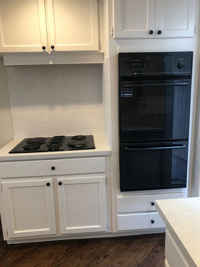 Beautiful Home in Desirable Neighborhood * Tour Today* — Photo 4