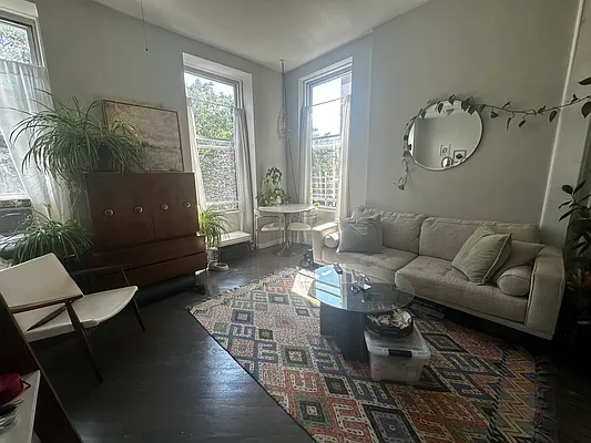 Rented by Fifth & Forever LLC | media 18