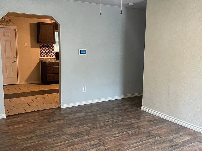 3921 Avenue H — Photo 7