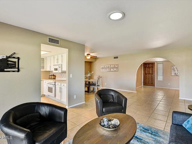 9630 W Tonto Ln — Photo 5