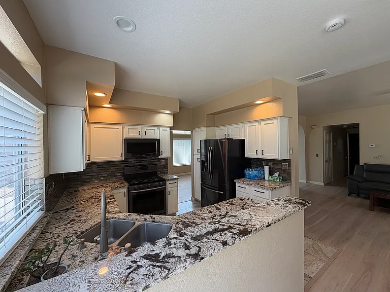 8687 Bluefield Way — Photo 6